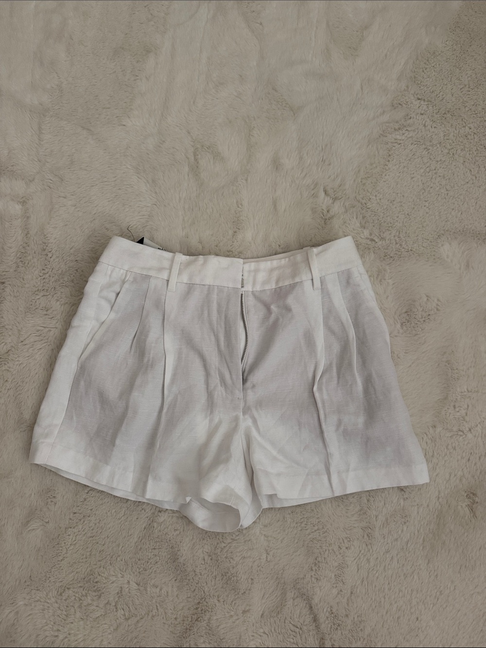 Aritzia White Tailored Linen-Blend Shorts